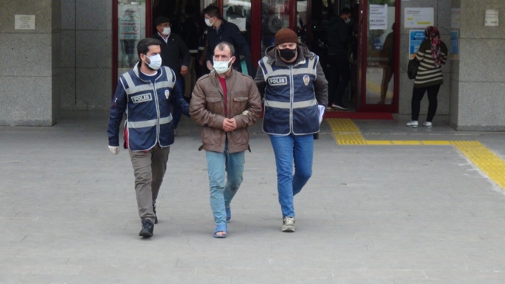 Polisten yalınayak kaçan azılı hırsız adliyeye polisin verdiği terliklerle çıktı