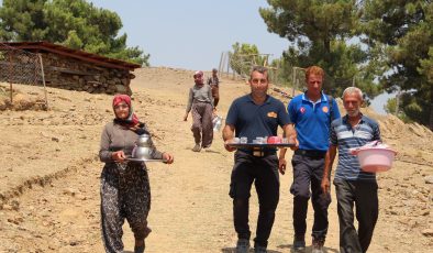 Ayşegül teyzeden söndürme ekiplerine gönül sofrası