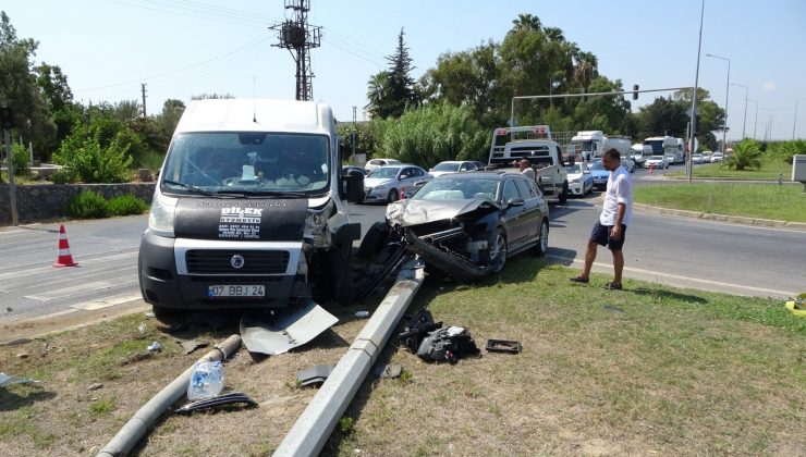 Hurdaya dönen araçlardan burunları bile kanamadan çıktılar