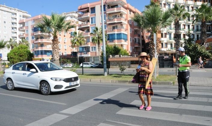 Alanya’da yayalar ve sürücüler bilgilendirildi