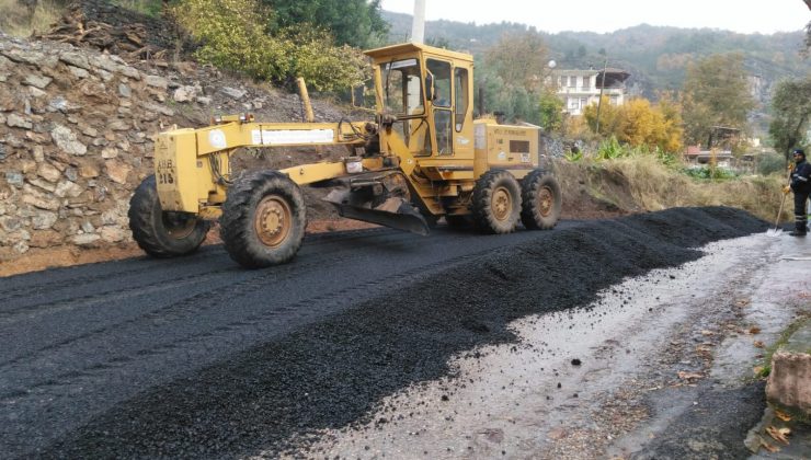 Alanya kırsalında bozulan grup yollarına müdahale