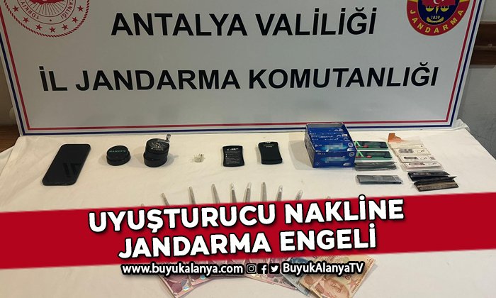 Ticari taksi ile uyuşturucu nakline jandarma engeli