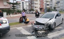 Alanya’nın komşusunda ticari taksi ile otomobil çarpıştı