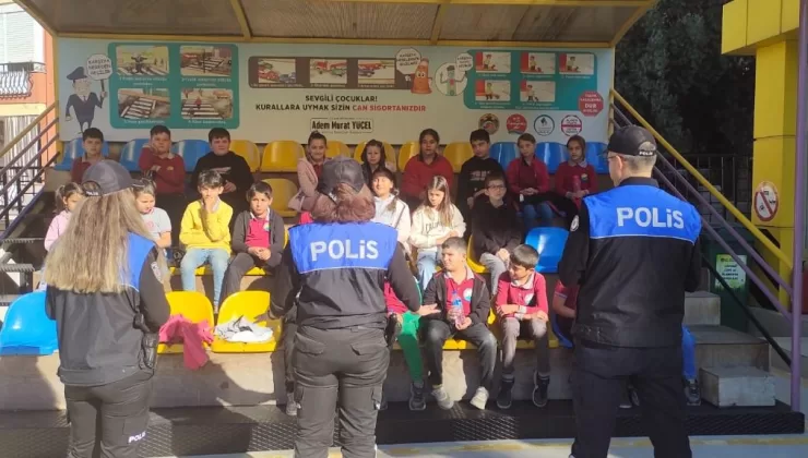 Alanya’da polisten öğrencilere trafik eğitimi