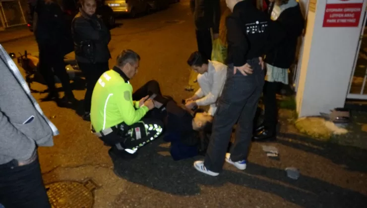 Motosikletin çarptığı sürücü ambulansa kaldırılırken polislere dua etti