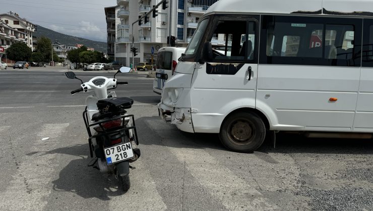 Minibüsle çarpışan MOTOSİKLET SÜRÜCÜSÜ yaralandı