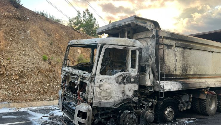 Gündoğmuş’ta ASFALT YÜKLÜ kamyon yandı