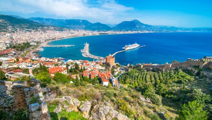 Emekliler yaşamak için Alanya’ya akın EDİYOR