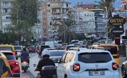 Alanya’da trafik ÇİLE oldu / SAATLER DEĞİŞECEK Mİ?