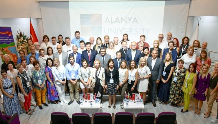 Alanya Üniversitesi’nde “İLERİ GİTMEK” etkinliği