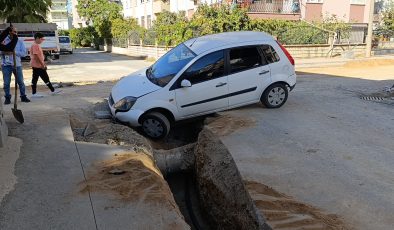 Otomobil kazılan çukura düştü YARALI YOK