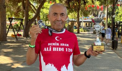 75 yaşındaki Demir Adam’a ALANYA TRİATLONU’nda ödül yağmuru