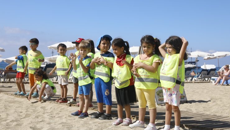 Alanya’da minik öğrenciler SAHİLDE doyasıya eğlendi