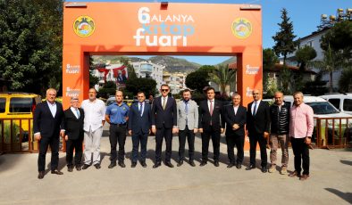 Alanya’da KİTAP FUARI’na halktan yoğun ilgi