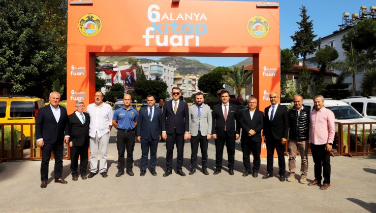 Alanya’da KİTAP FUARI’na halktan yoğun ilgi