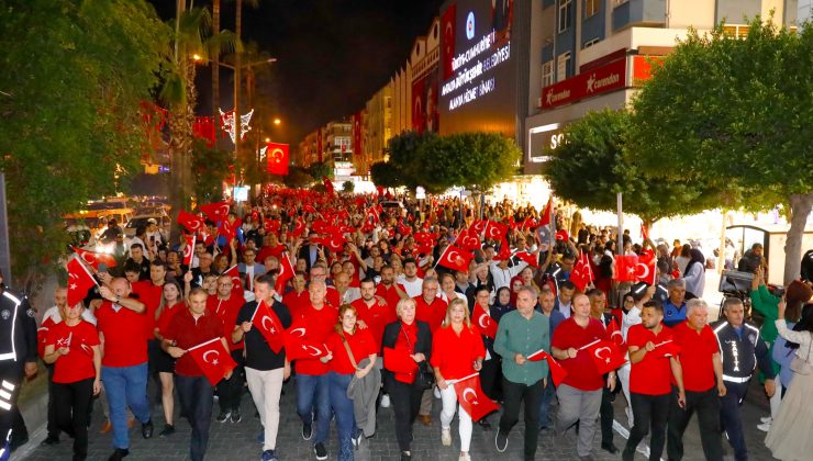 Başkan Özçelik’ten Cumhuriyet yürüyüşünde SİYASETE İZİN çıkmadı