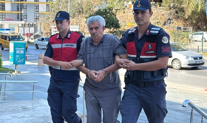 Alanya’da OĞLUNU öldürüp EŞİNİ ağır yaralayan şahıs tutuklandı