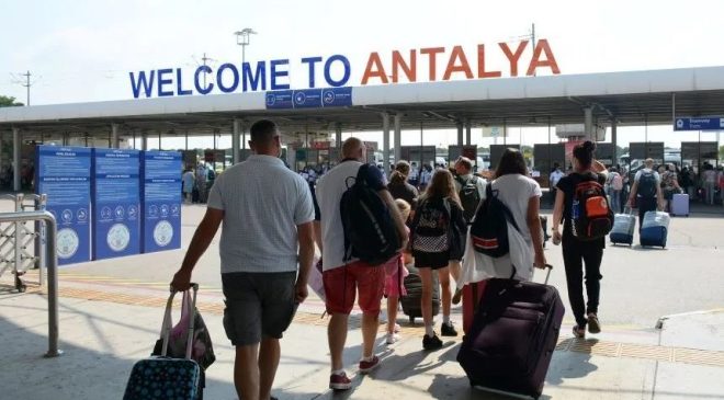 Alanya’da OTELCİ memnun ESNAF isyanda!