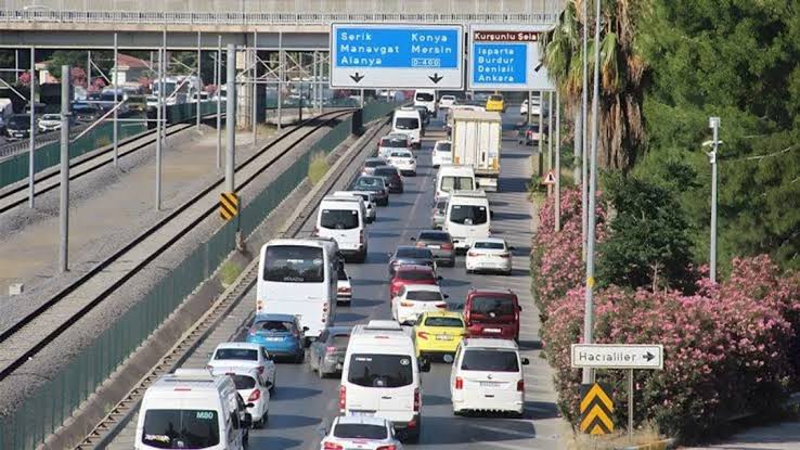 Alanya’da TERS YÖNDEN gelen araç dehşet saçtı