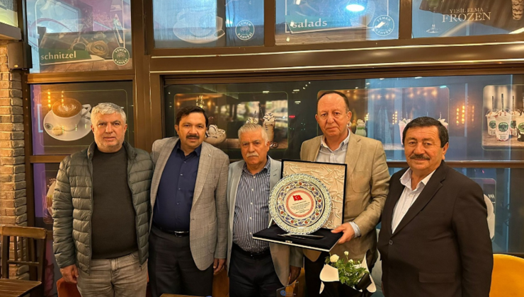 Emekli olan Hal Müdürü Parlayüksel’e PLAKETLİ veda