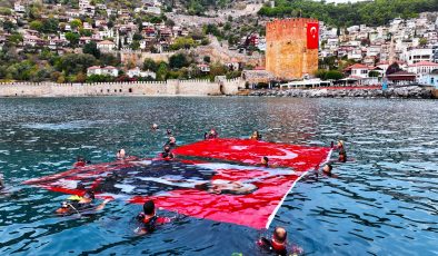 Alanya’da denizin dibi TERTEMİZ oldu