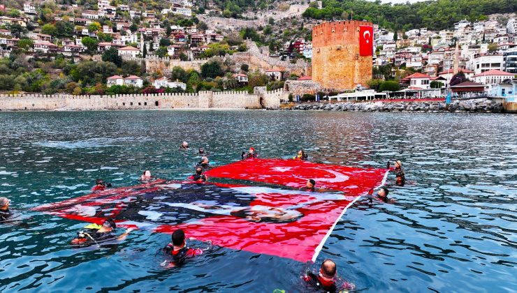 Alanya’da denizin dibi TERTEMİZ oldu