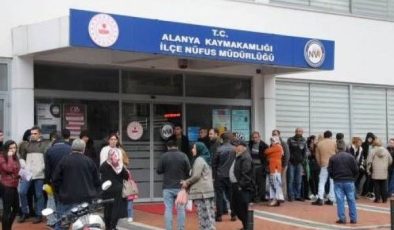 Alanya’da nüfusta kuyruk var: VATANDAŞ NÖBETTE