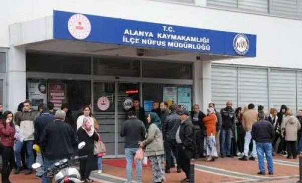 Alanya’da nüfusta kuyruk var: VATANDAŞ NÖBETTE