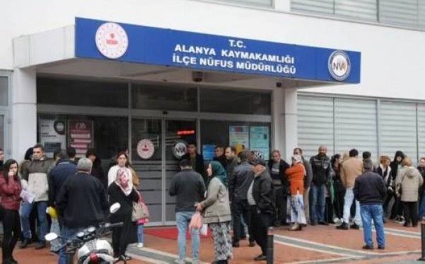 Alanya’da nüfusta kuyruk var: VATANDAŞ NÖBETTE