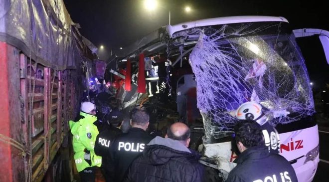 Alanya’ya yolcu taşıyan OTOBÜS KAZA yaptı!