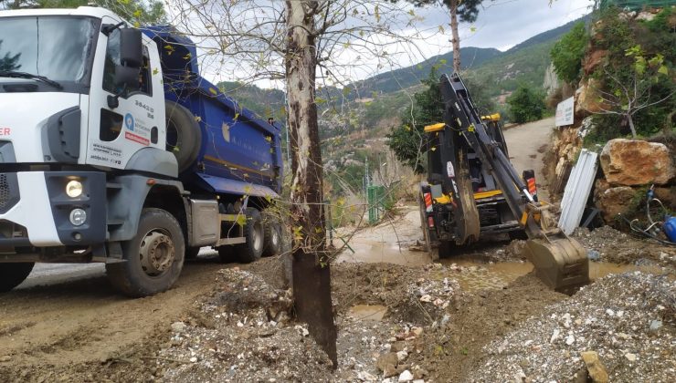 Alanya’da kapanan yollara BÜYÜKŞEHİR’DEN anında müdahale