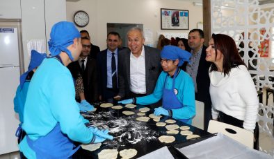 Alanya Belediyesi’nde ENGELLİ öğrenciye staj imkanı