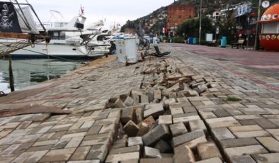 Alanya İskelesi yeniden çöktü GÖZLER BALIKTAY’DA