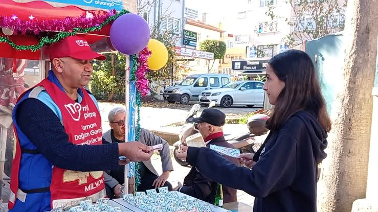 Alanya’da MİLLİ PİYANGO yılbaşı biletine yoğun ilgi