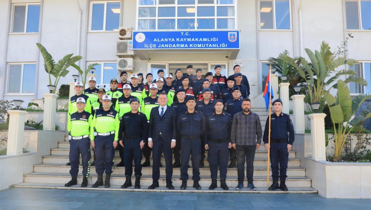 Kaymakam Ürkmezer’den Alanya’nın kahramanlarına BAŞARI belgesi