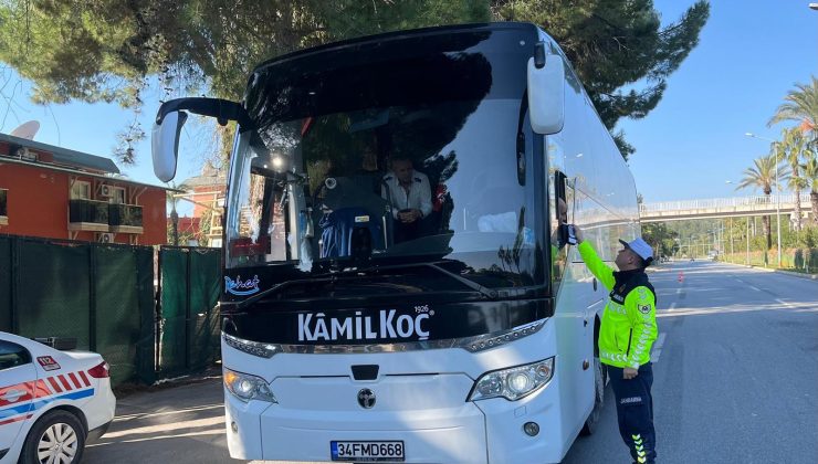 Alanya trafiğine jandarma denetimi! 159 ARACA CEZA YAĞDI