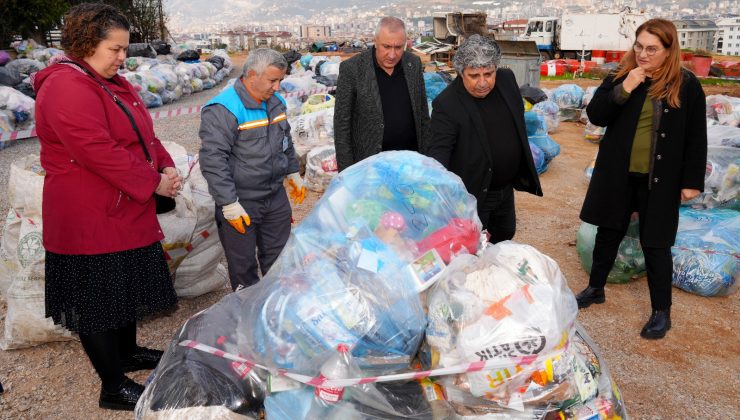 Alanya’da tekstil atıkları giysi KUMBARASI ile geri dönüşüyor