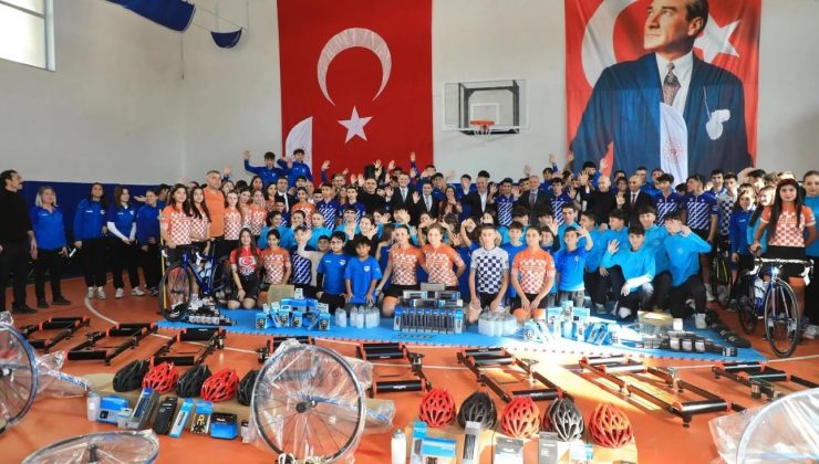 Çavuşoğlu Alanya’da gençlere ve YATIRIMLARA destek verdi