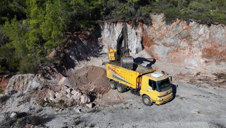 Kırsal mahallelerde hummalı YOL çalışması